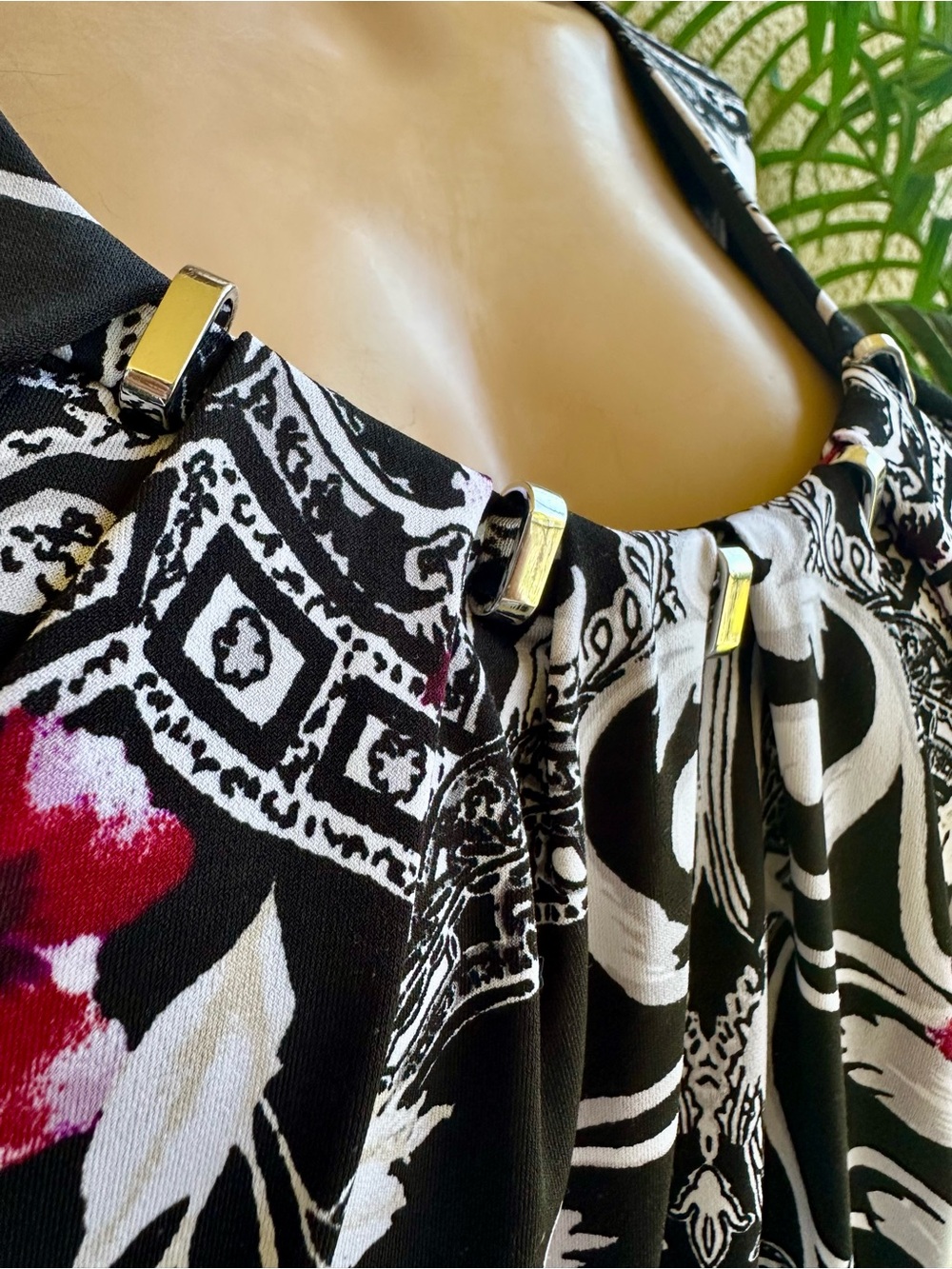 WH/BM floral top with silver metal accents - Picture 5 of 10